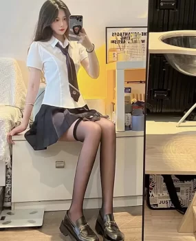 大三卫校快毕业实习生黑丝诱惑美少女