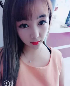 23岁新人妹妹，皮肤特白。