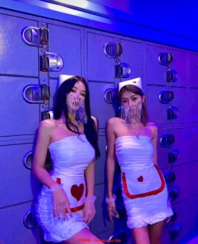 沈阳在校女大学生双飞cosplay