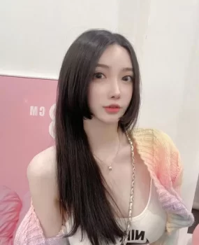 肤白貌美的兼职小妹