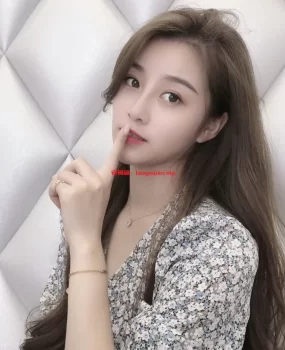 太原小姐姐身材玲珑有致，奶子圆皮肤滑，性感大长腿